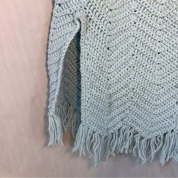 Handcrafted Vintage Crocheted 1960’s Blue Poncho Cape Grannycore Boho Size Small - Picture 3 of 6